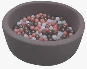 אוהלים ובריכות כדורים