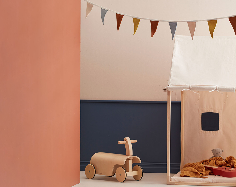 שרשרת דגלונים חום