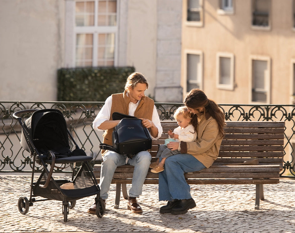תיק החתלה שחור/ Caviar