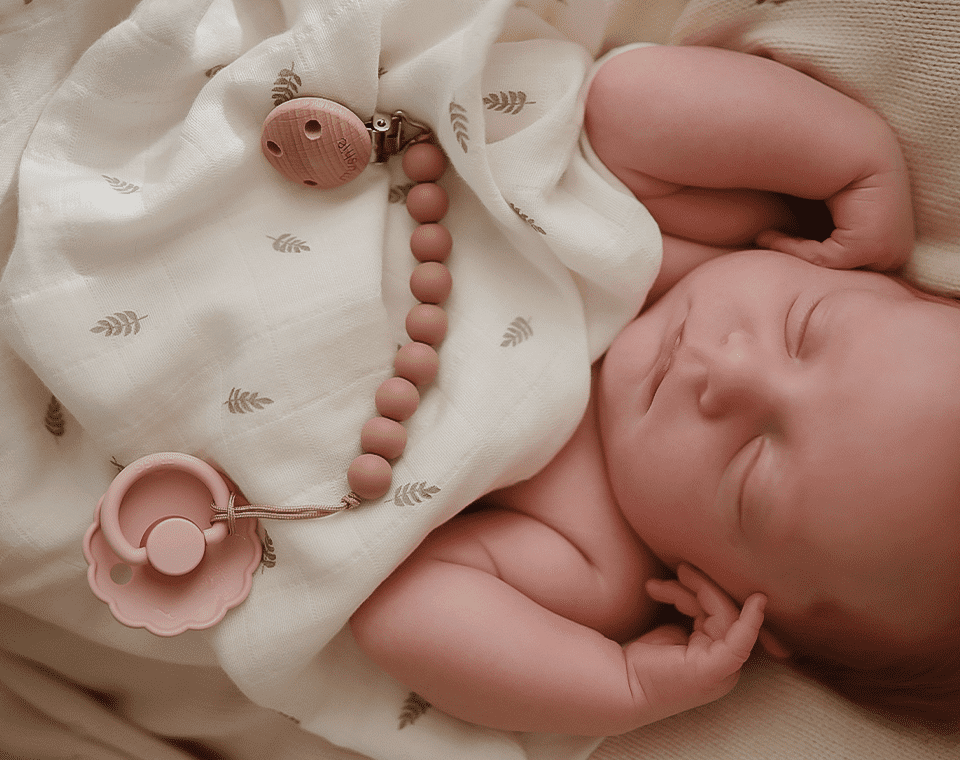 זוג מוצצי גומי DAISY- מידה 2 (6-18)