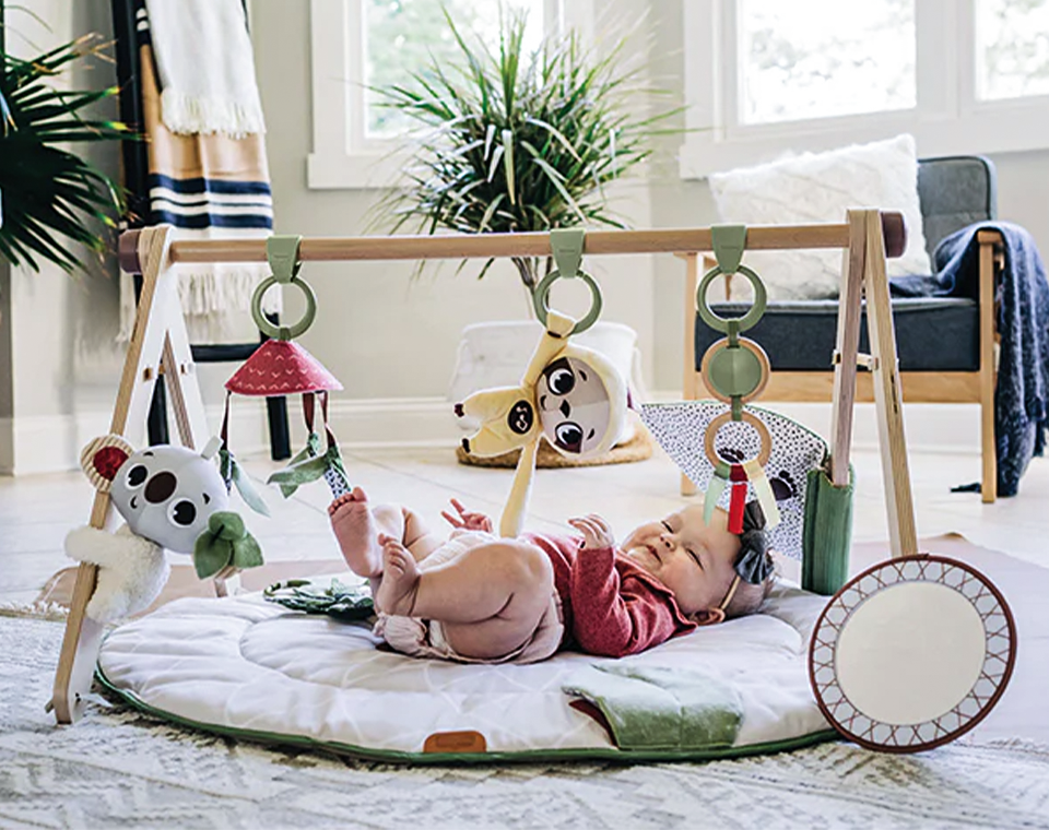 אוניברסיטה לתינוק: כל מה שחשוב לדעת על משטחי פעילות להתפתחות התינוק