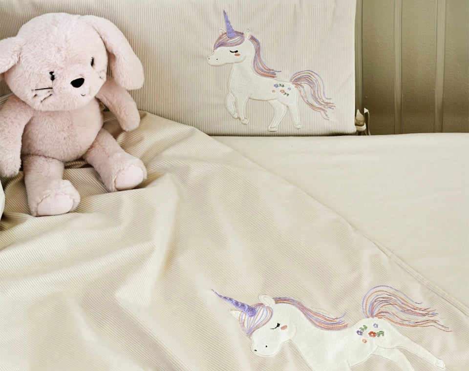 סט מצעים לעריסה עם נחשוש קלוע קורדורוי Unicorn