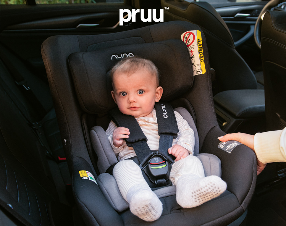 כיסא בטיחות + בסיס Pruu שחור/ Caviar