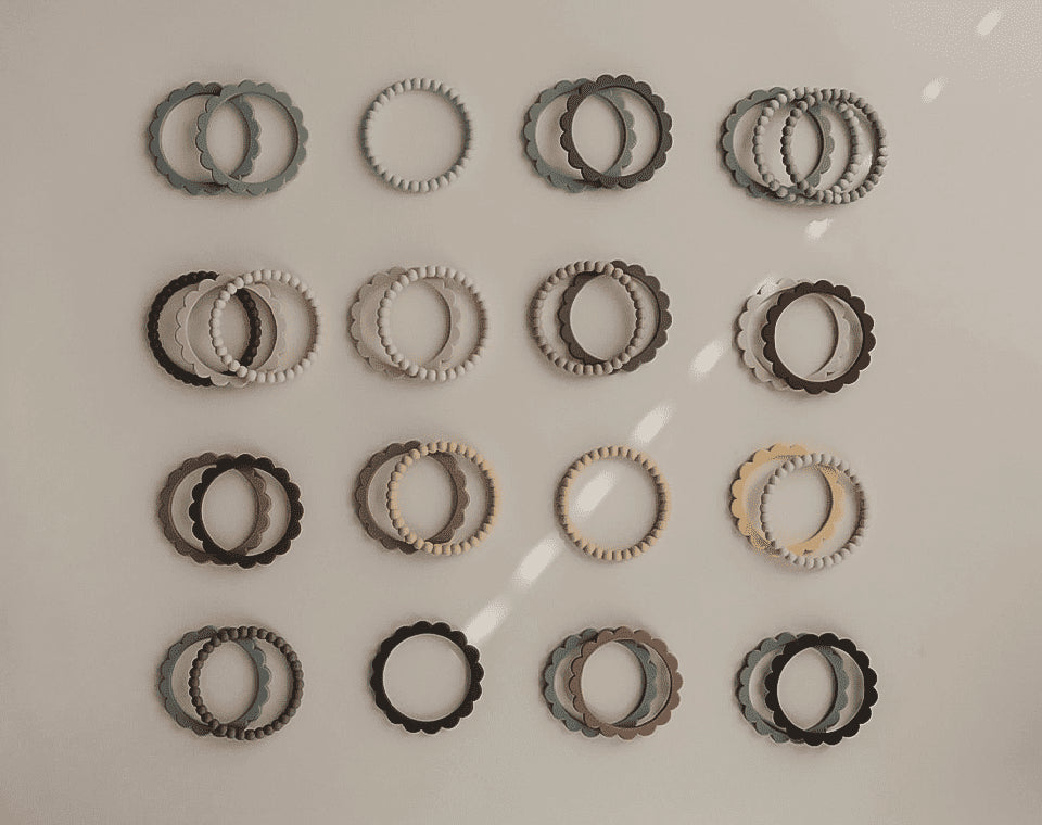 שלישיית צמידי פרח נשכנים Black/Caramel/Natural