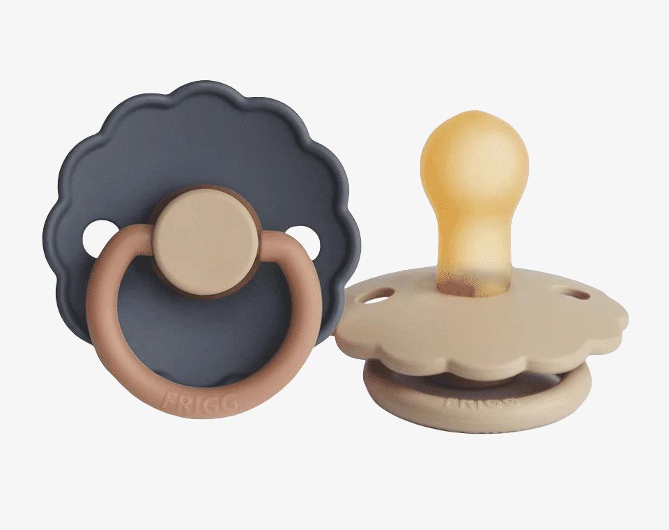 זוג מוצצי גומי DAISY- מידה 2 (6-18)