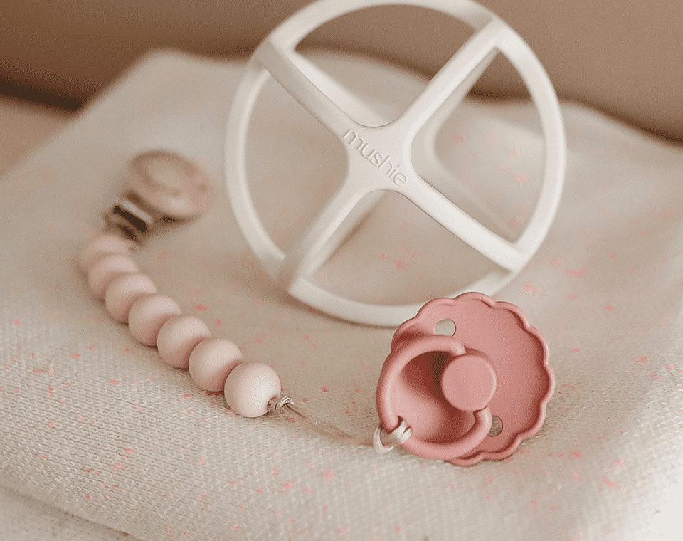 זוג מוצצי גומי DAISY- מידה 2 (6-18)