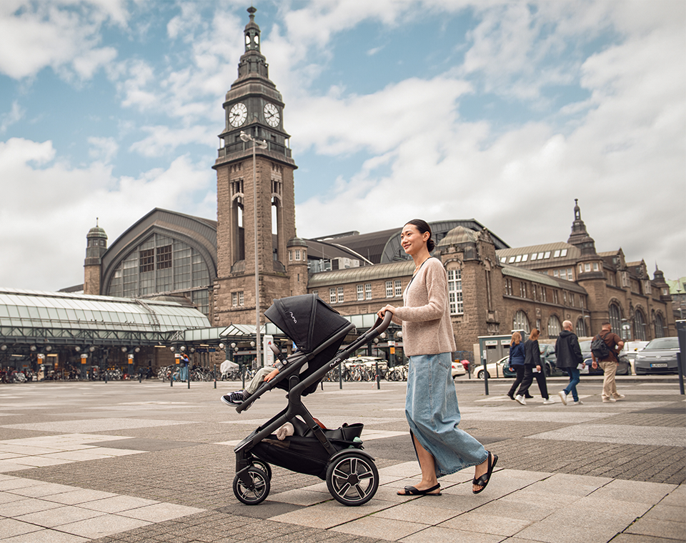 עגלת אחים Demi next בז׳ כהה/ Cedar