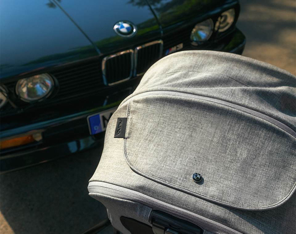 עגלה Triv next& BMW אפור גרפיטי/ Graphite