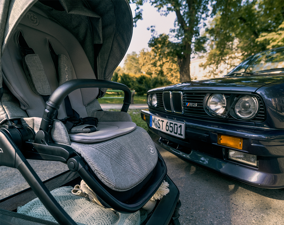 עגלה Triv next& BMW אפור גרפיטי/ Graphite
