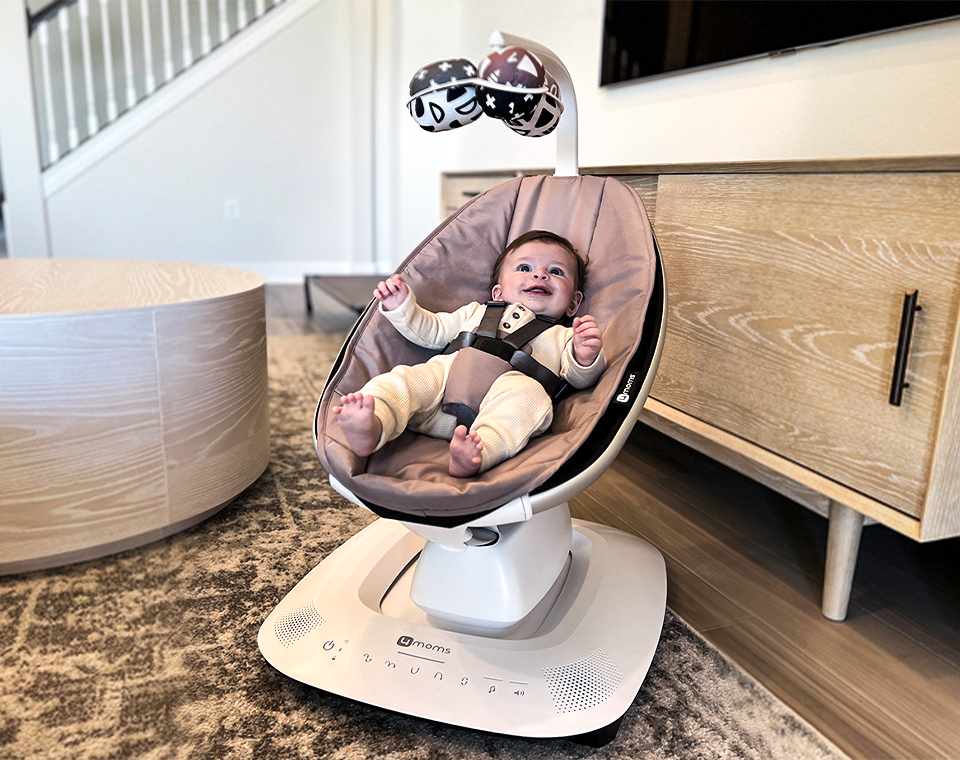 נדנדה MamaRoo ורוד עץ 5.0